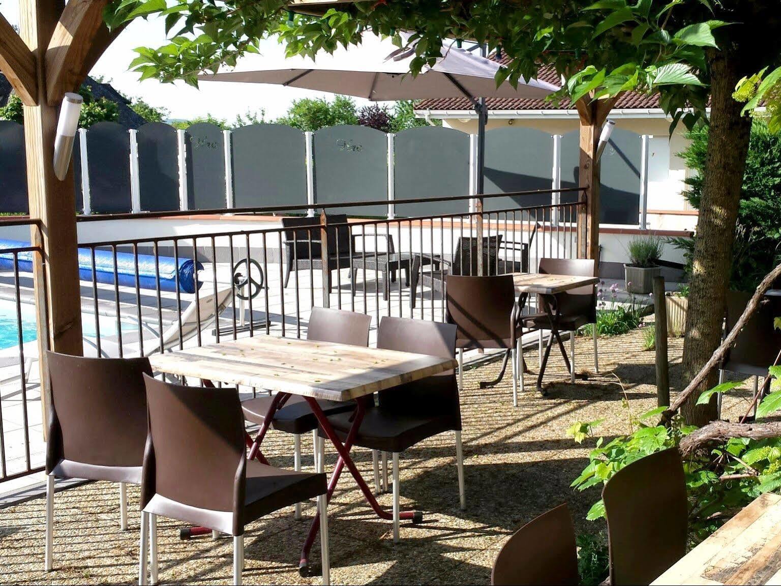 Logis Hotel Restaurant Cruzel Maurs Exteriör bild