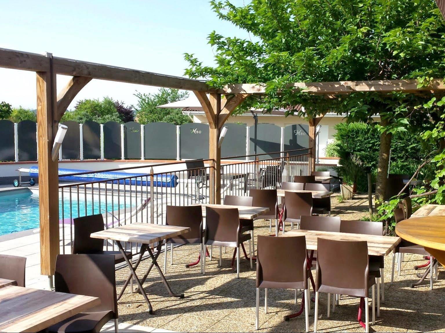 Logis Hotel Restaurant Cruzel Maurs Exteriör bild
